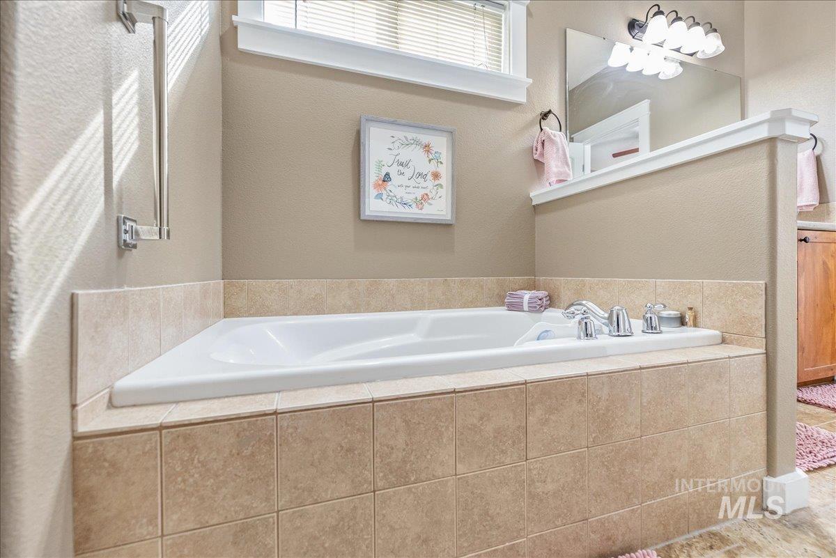 3038 N Christian Way, Meridian, Idaho 83646, 3 Bedrooms, 2 Bathrooms, Residential For Sale, Price $489,900,MLS 98979724