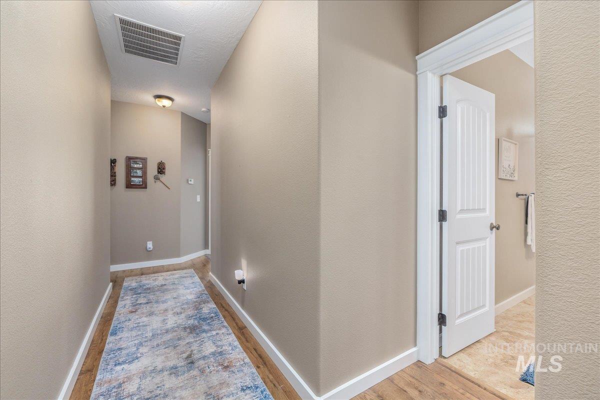 3038 N Christian Way, Meridian, Idaho 83646, 3 Bedrooms, 2 Bathrooms, Residential For Sale, Price $489,900,MLS 98979724