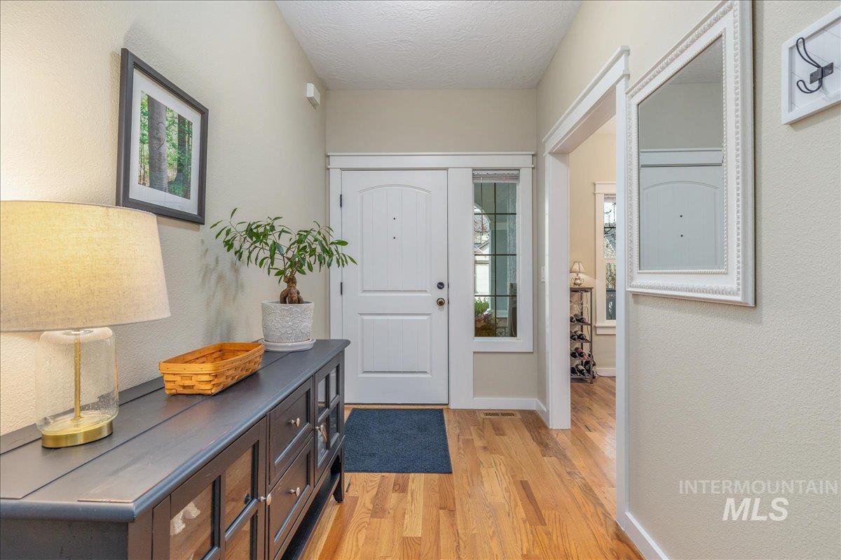 3038 N Christian Way, Meridian, Idaho 83646, 3 Bedrooms, 2 Bathrooms, Residential For Sale, Price $489,900,MLS 98979724