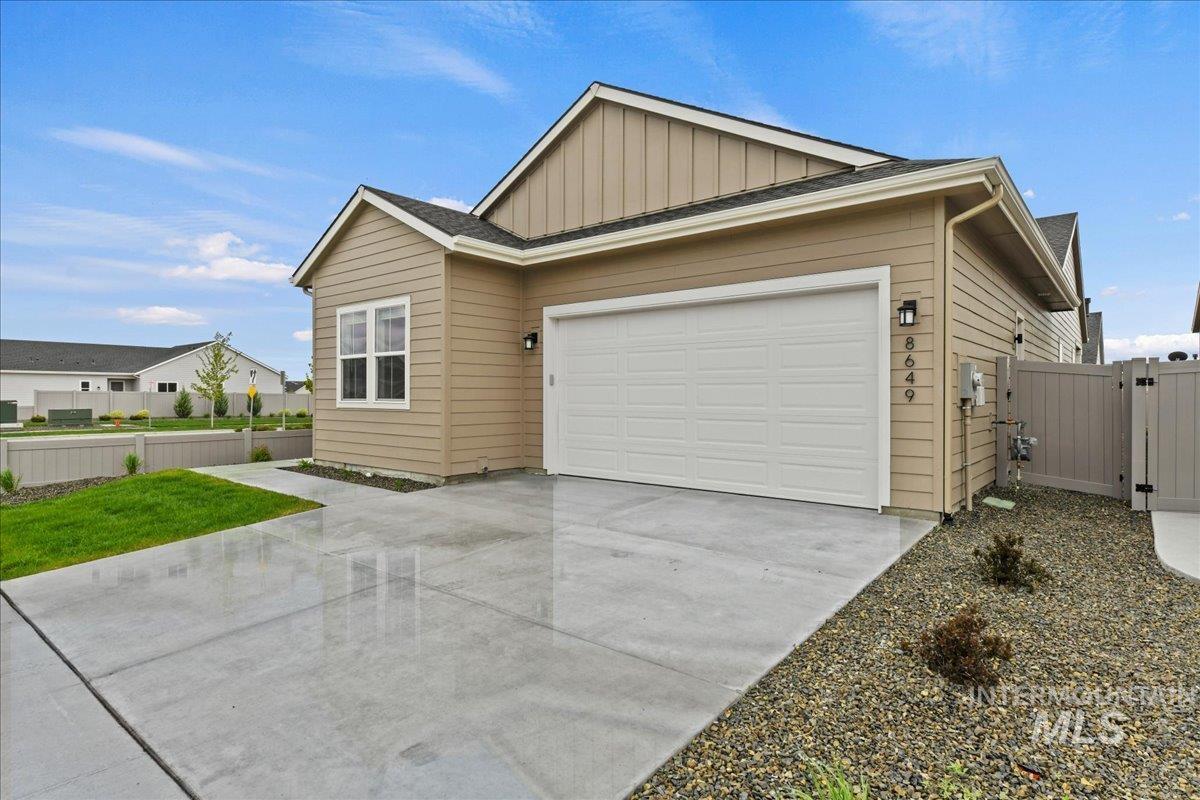8649 W Chamblee St, Star, Idaho 83669, 2 Bedrooms, 2 Bathrooms, Residential For Sale, Price $528,999,MLS 98979725