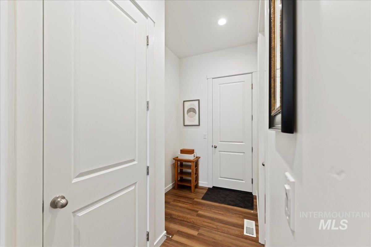 8649 W Chamblee St, Star, Idaho 83669, 2 Bedrooms, 2 Bathrooms, Residential For Sale, Price $528,999,MLS 98979725