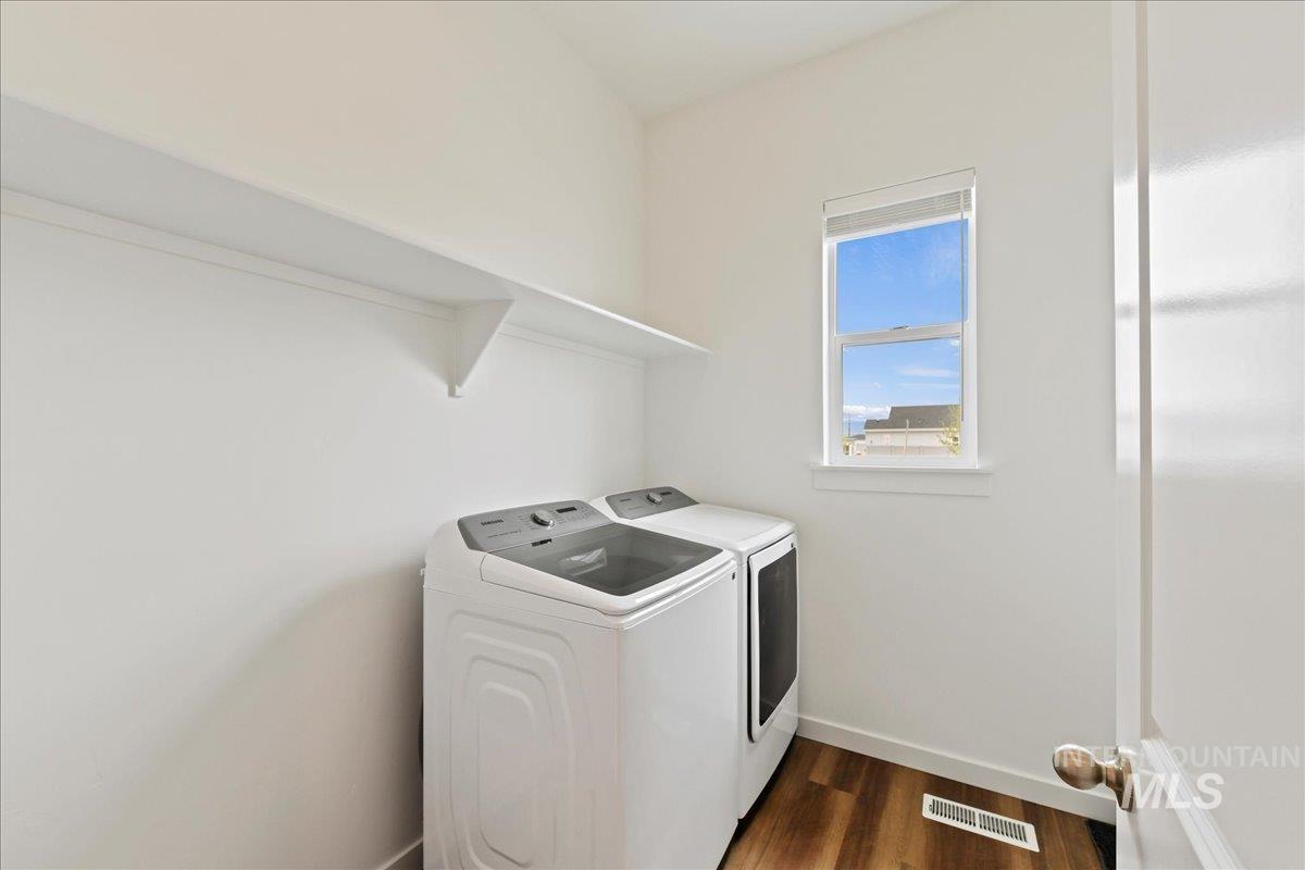 8649 W Chamblee St, Star, Idaho 83669, 2 Bedrooms, 2 Bathrooms, Residential For Sale, Price $528,999,MLS 98979725