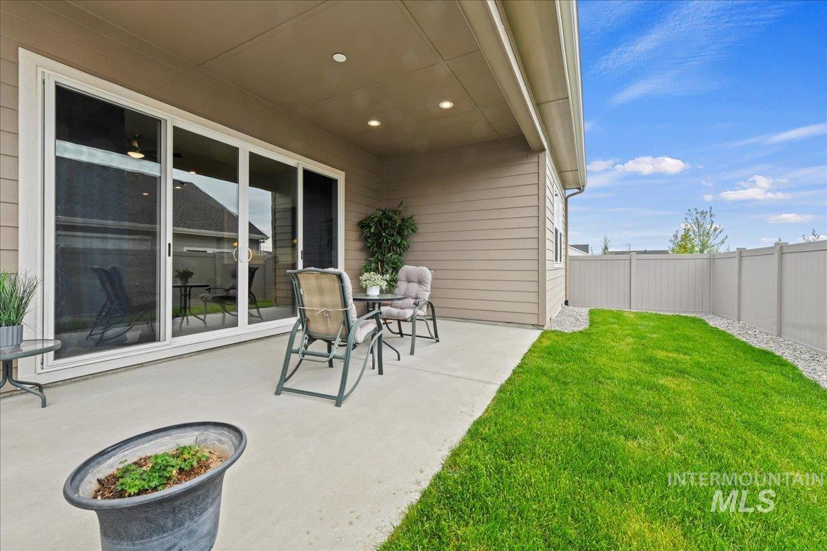 8649 W Chamblee St, Star, Idaho 83669, 2 Bedrooms, 2 Bathrooms, Residential For Sale, Price $528,999,MLS 98979725