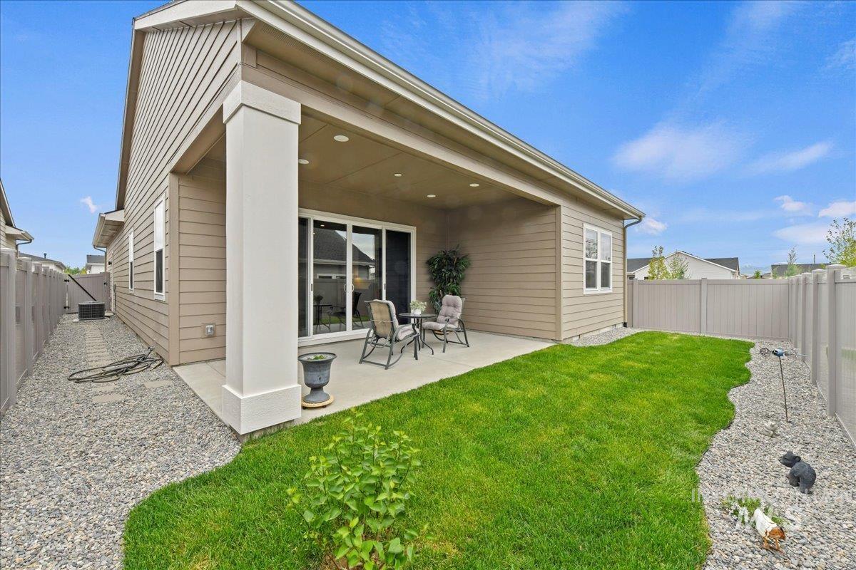 8649 W Chamblee St, Star, Idaho 83669, 2 Bedrooms, 2 Bathrooms, Residential For Sale, Price $528,999,MLS 98979725