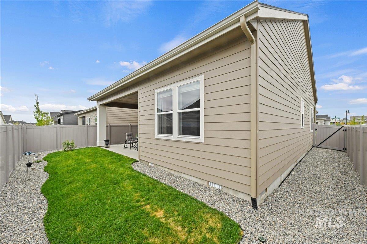 8649 W Chamblee St, Star, Idaho 83669, 2 Bedrooms, 2 Bathrooms, Residential For Sale, Price $528,999,MLS 98979725