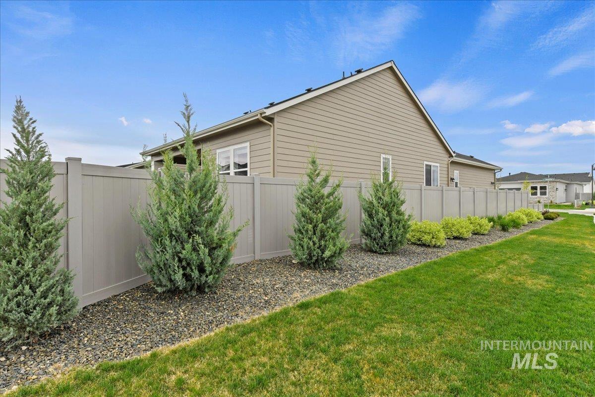 8649 W Chamblee St, Star, Idaho 83669, 2 Bedrooms, 2 Bathrooms, Residential For Sale, Price $528,999,MLS 98979725
