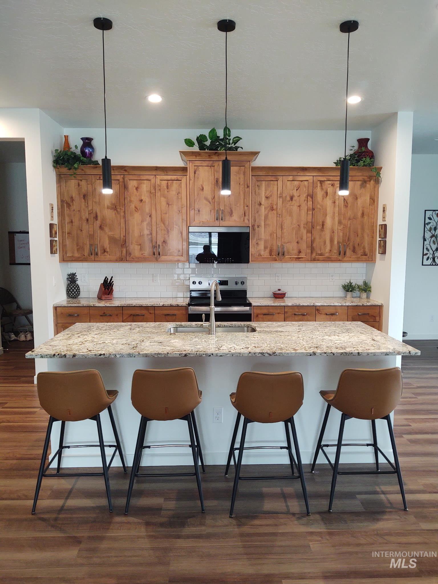 8649 W Chamblee St, Star, Idaho 83669, 2 Bedrooms, 2 Bathrooms, Residential For Sale, Price $528,999,MLS 98979725