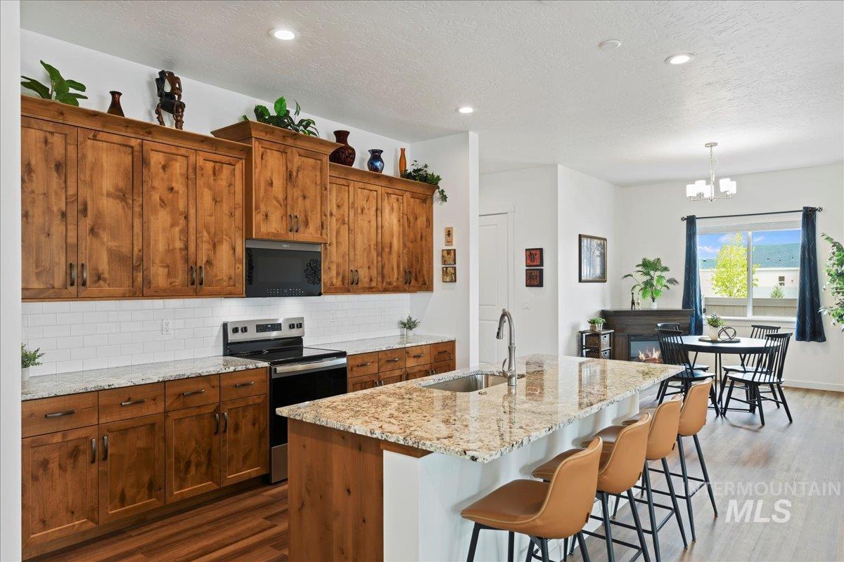 8649 W Chamblee St, Star, Idaho 83669, 2 Bedrooms, 2 Bathrooms, Residential For Sale, Price $528,999,MLS 98979725