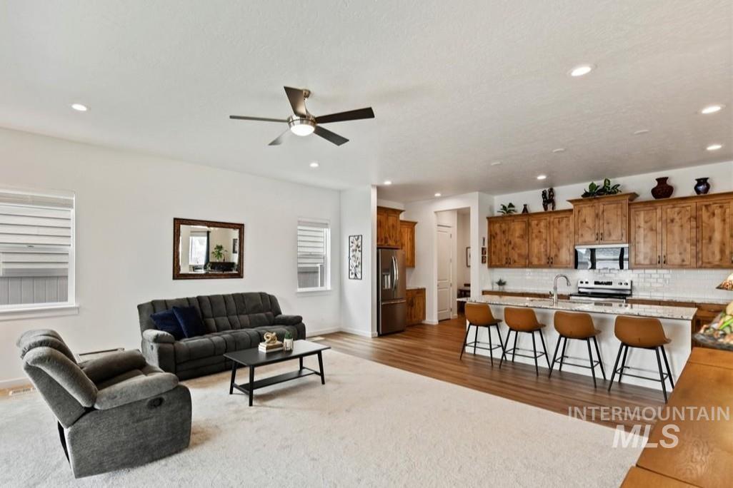 8649 W Chamblee St, Star, Idaho 83669, 2 Bedrooms, 2 Bathrooms, Residential For Sale, Price $528,999,MLS 98979725