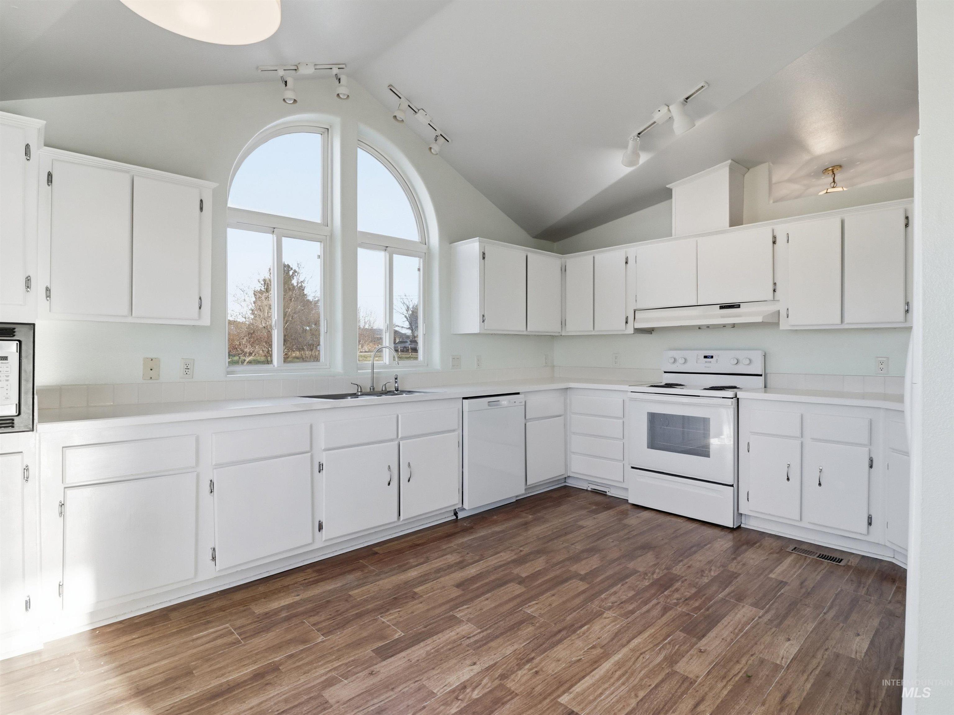 755 S Ash, Kuna, Idaho 83634, 3 Bedrooms, 2 Bathrooms, Residential For Sale, Price $749,000,MLS 98979726