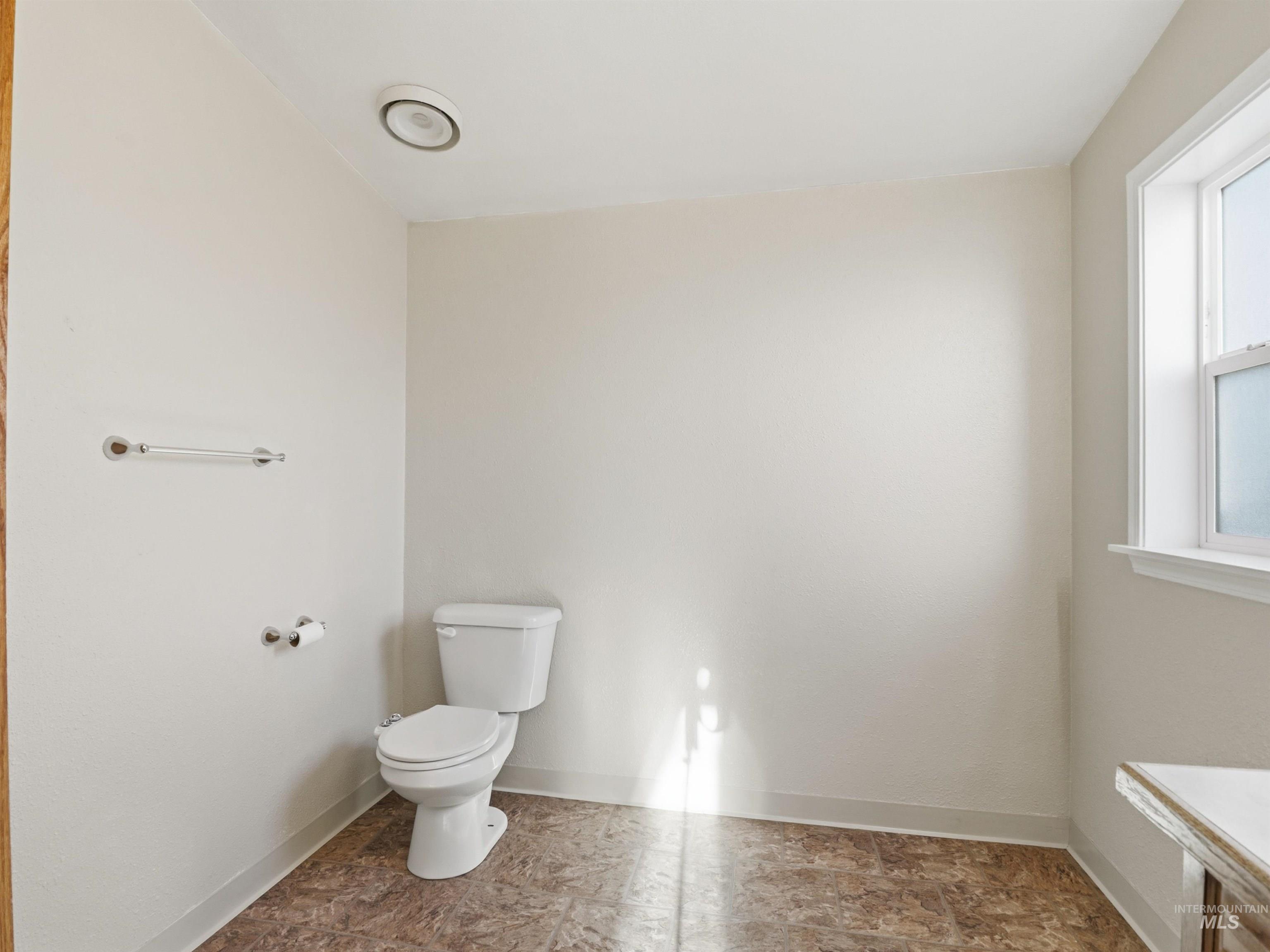 755 S Ash, Kuna, Idaho 83634, 3 Bedrooms, 2 Bathrooms, Residential For Sale, Price $749,000,MLS 98979726