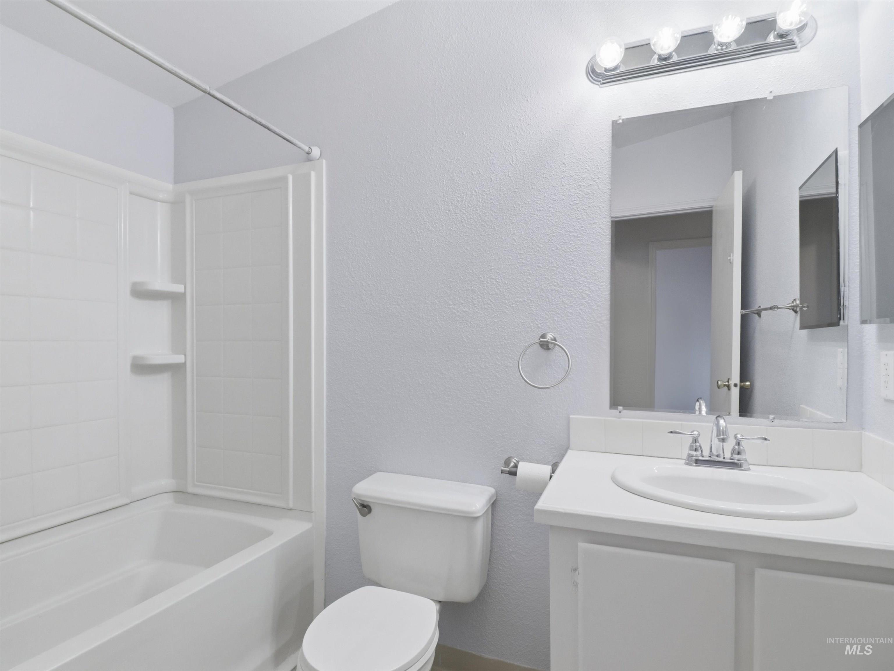 755 S Ash, Kuna, Idaho 83634, 3 Bedrooms, 2 Bathrooms, Residential For Sale, Price $749,000,MLS 98979726