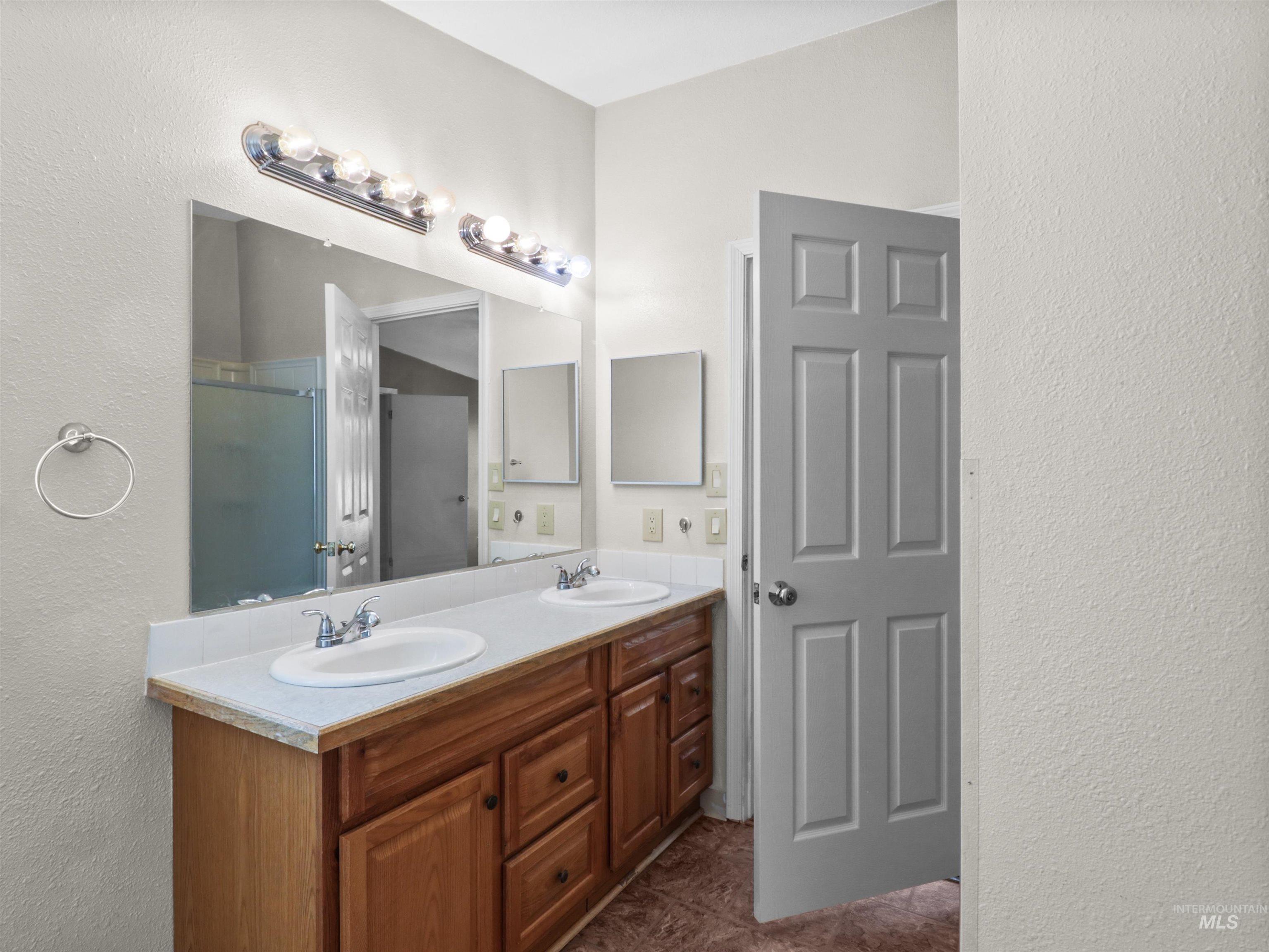 755 S Ash, Kuna, Idaho 83634, 3 Bedrooms, 2 Bathrooms, Residential For Sale, Price $749,000,MLS 98979726