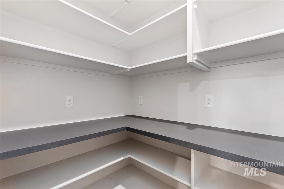 7058 N Canter Trail Ave, Meridian, Idaho 83646, 3 Bedrooms, 2.5 Bathrooms, Residential For Sale, Price $674,900,MLS 98979728