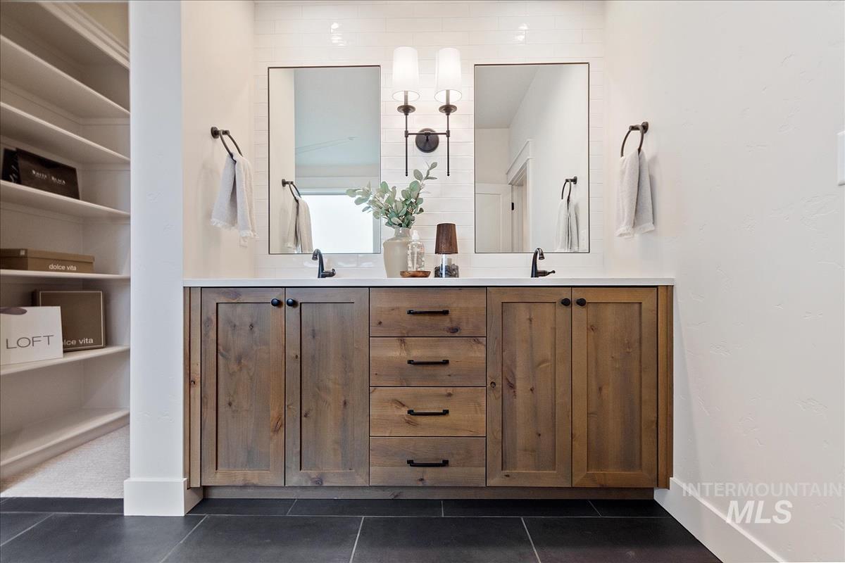 7058 N Canter Trail Ave, Meridian, Idaho 83646, 3 Bedrooms, 2.5 Bathrooms, Residential For Sale, Price $674,900,MLS 98979728