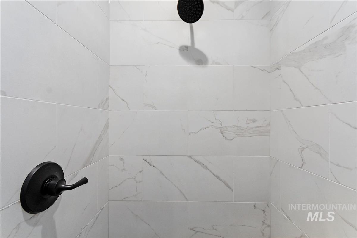 7058 N Canter Trail Ave, Meridian, Idaho 83646, 3 Bedrooms, 2.5 Bathrooms, Residential For Sale, Price $674,900,MLS 98979728