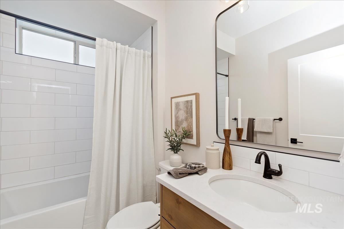 7058 N Canter Trail Ave, Meridian, Idaho 83646, 3 Bedrooms, 2.5 Bathrooms, Residential For Sale, Price $674,900,MLS 98979728