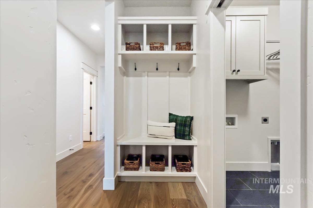 7058 N Canter Trail Ave, Meridian, Idaho 83646, 3 Bedrooms, 2.5 Bathrooms, Residential For Sale, Price $674,900,MLS 98979728