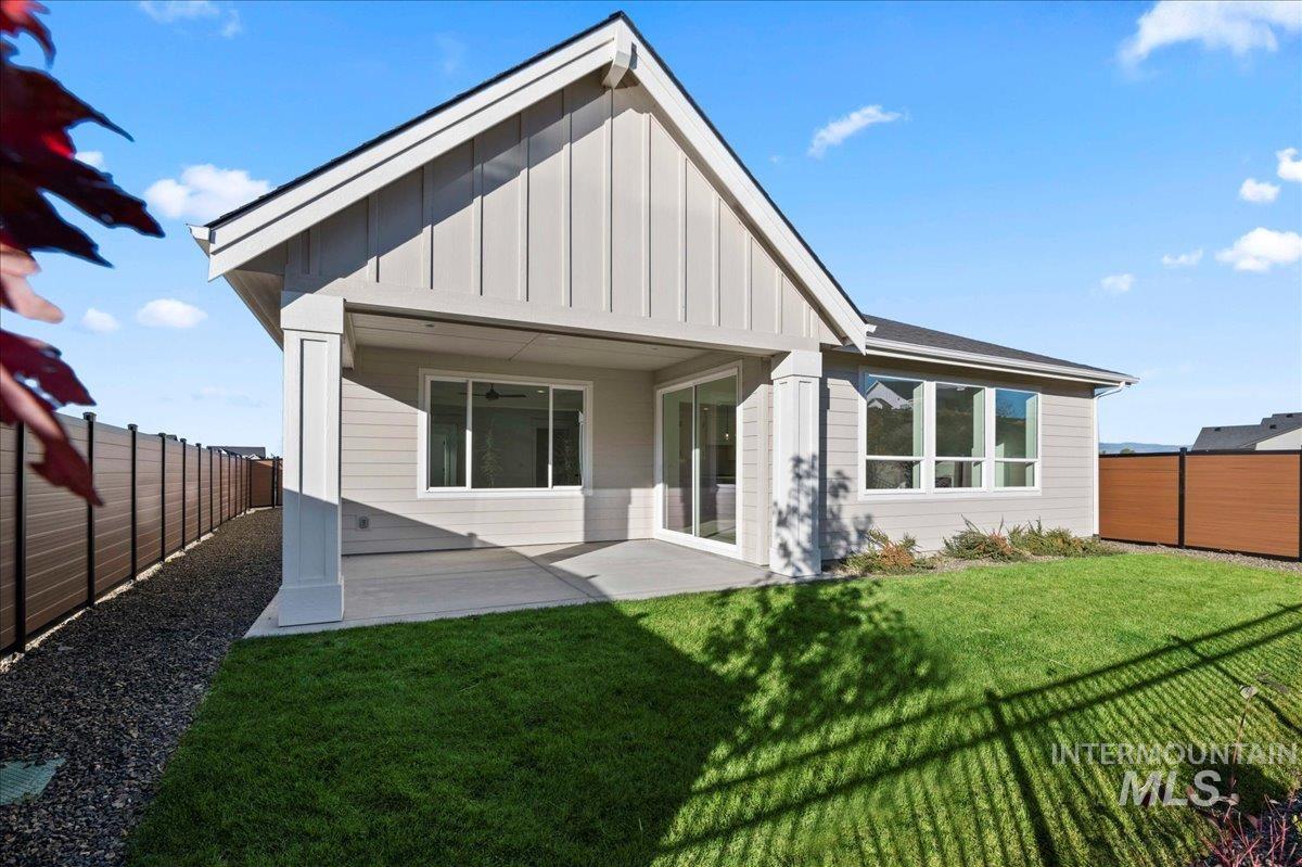 7058 N Canter Trail Ave, Meridian, Idaho 83646, 3 Bedrooms, 2.5 Bathrooms, Residential For Sale, Price $674,900,MLS 98979728