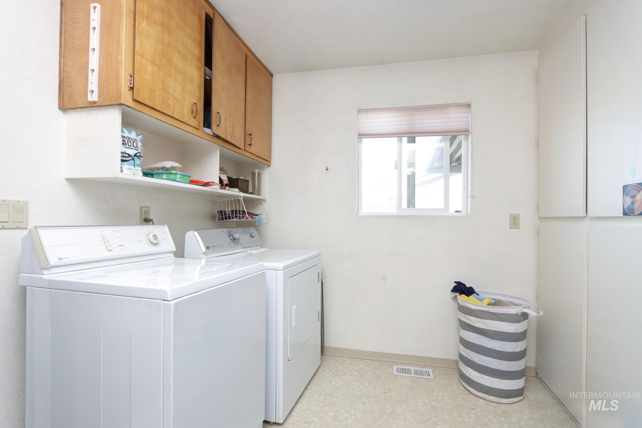 1302 SW 12th St, Ontario, Oregon 97914, 3 Bedrooms, 2 Bathrooms, Residential For Sale, Price $309,000, 98979744