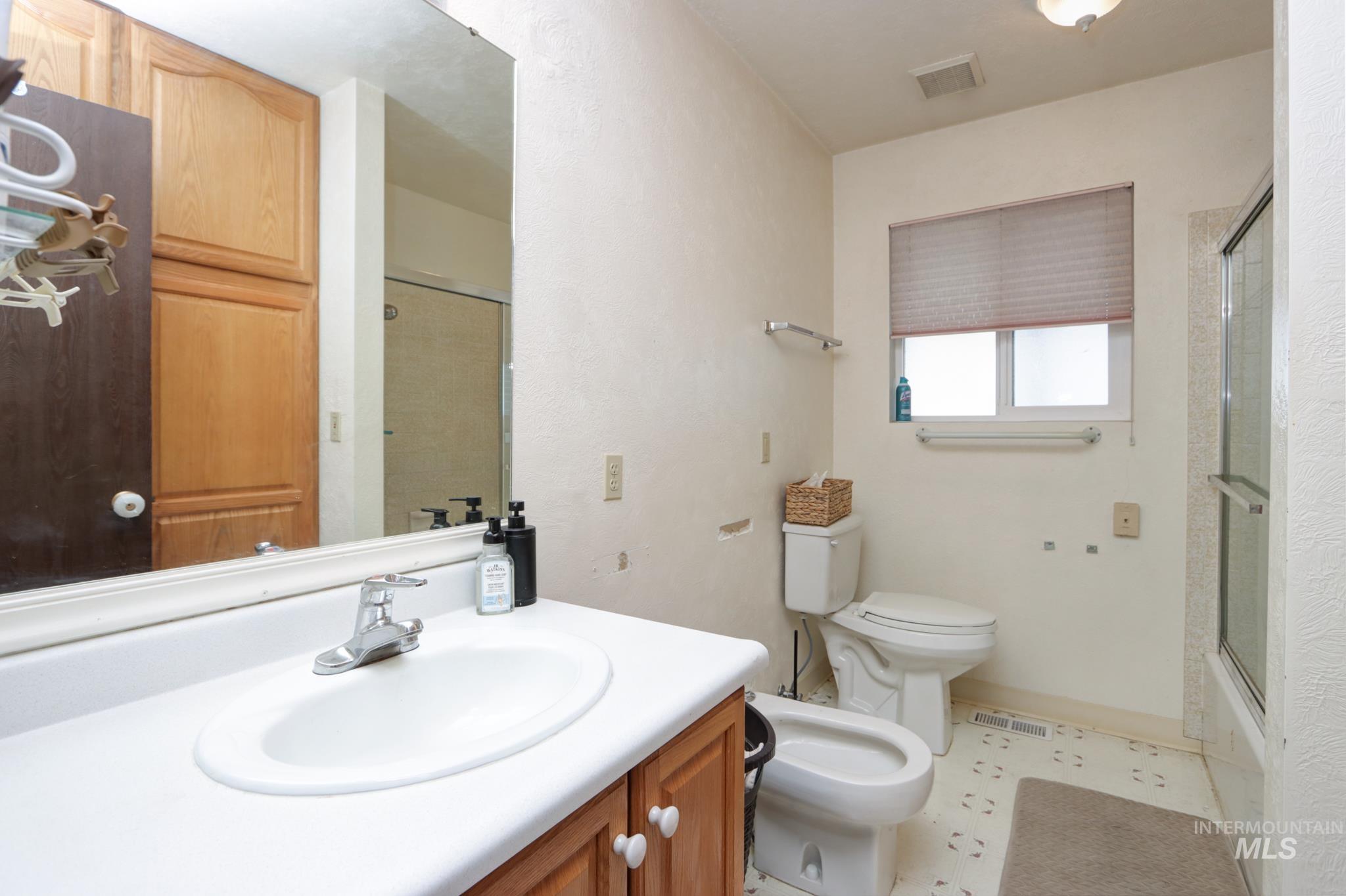 1302 SW 12th St, Ontario, Oregon 97914, 3 Bedrooms, 2 Bathrooms, Residential For Sale, Price $309,000, 98979744