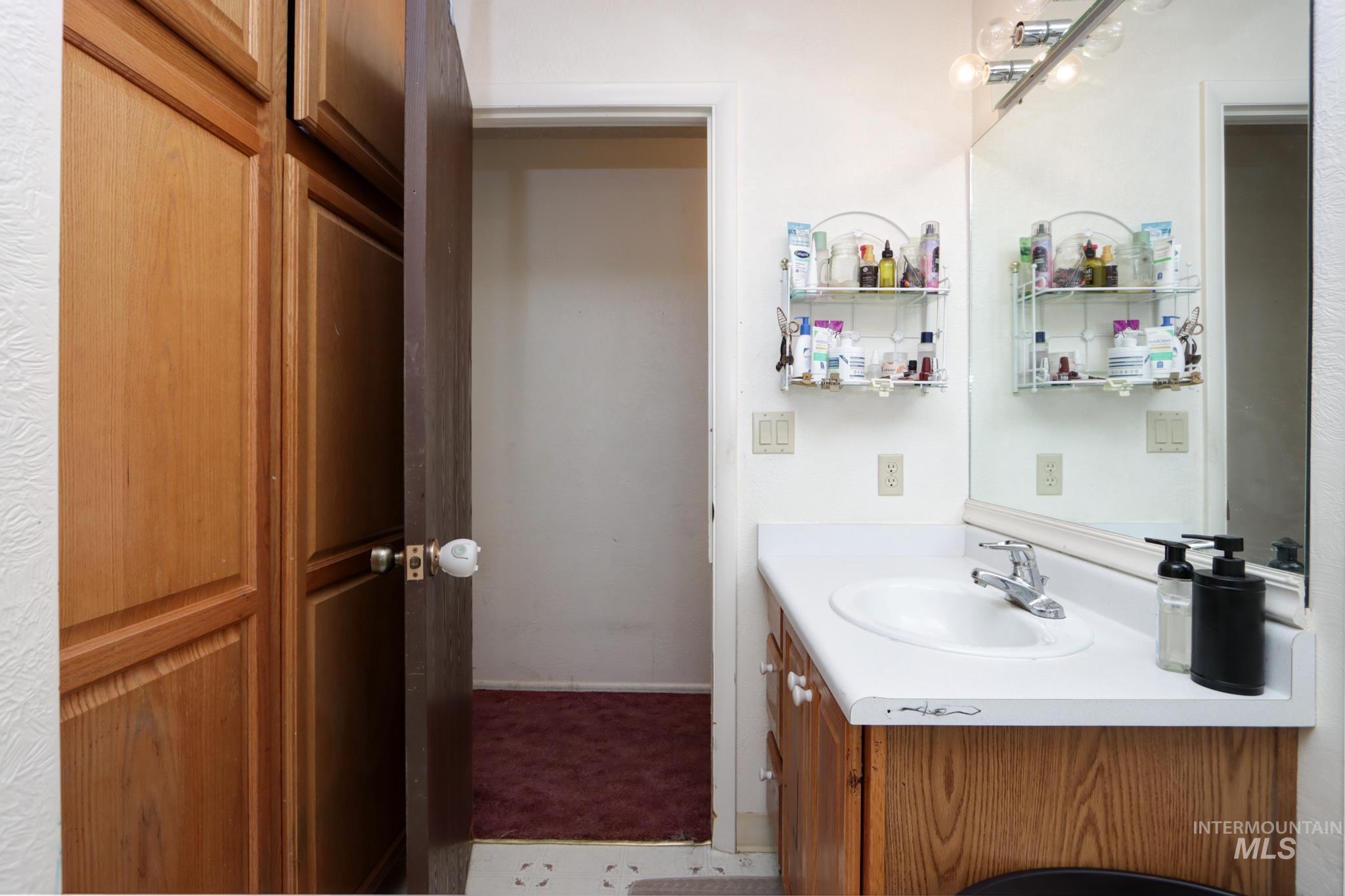 1302 SW 12th St, Ontario, Oregon 97914, 3 Bedrooms, 2 Bathrooms, Residential For Sale, Price $309,000, 98979744