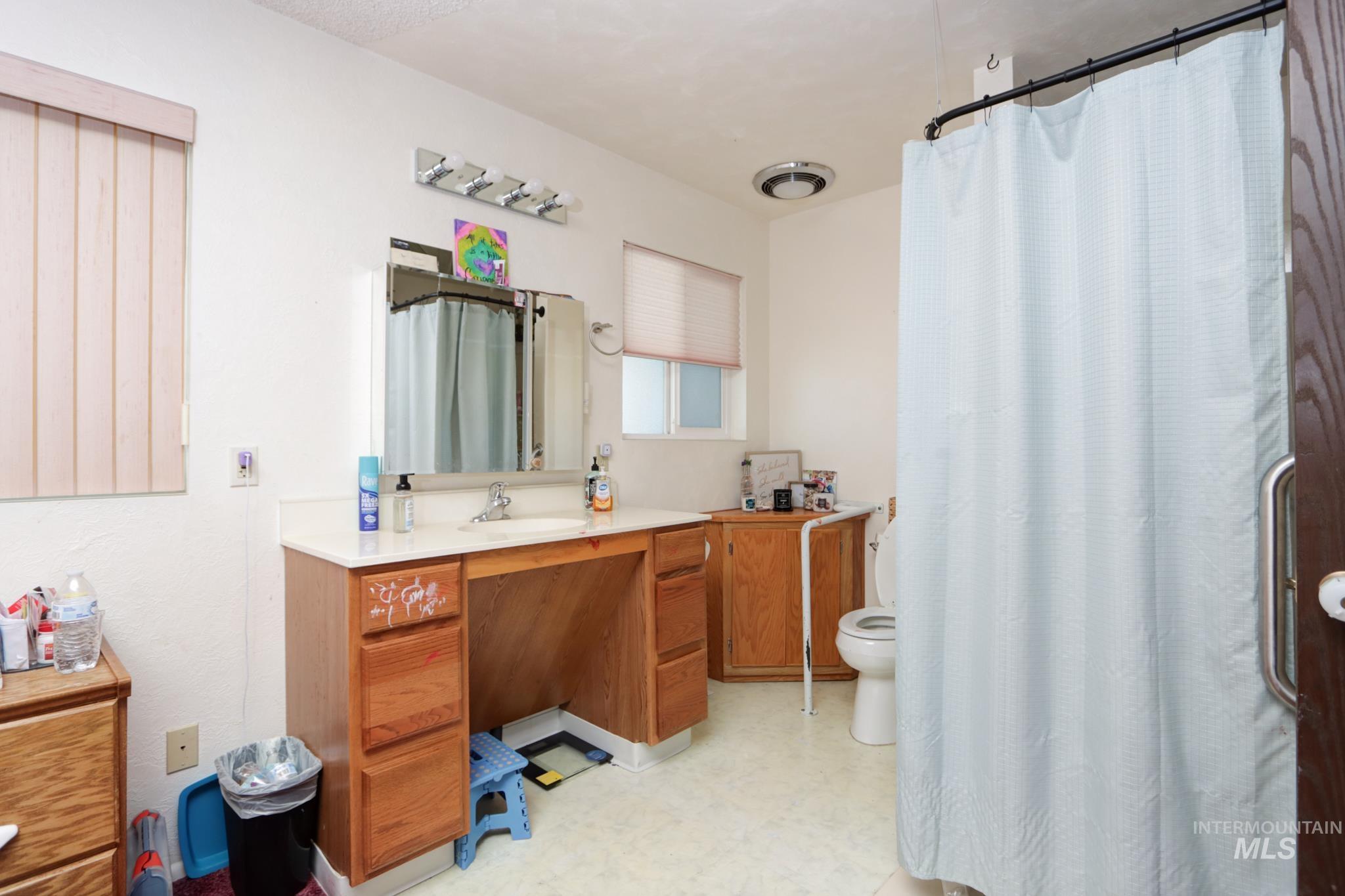 1302 SW 12th St, Ontario, Oregon 97914, 3 Bedrooms, 2 Bathrooms, Residential For Sale, Price $309,000, 98979744