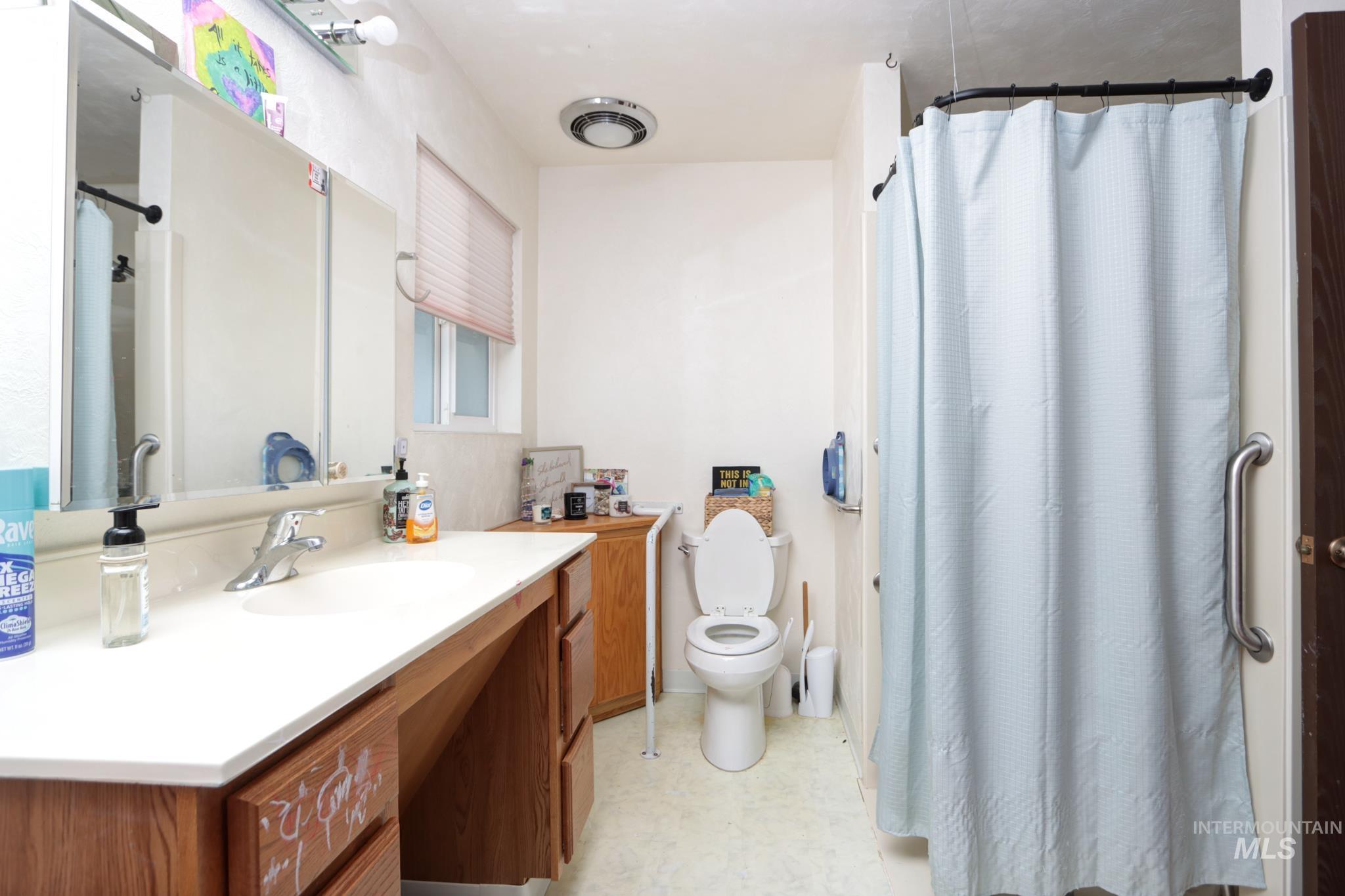 1302 SW 12th St, Ontario, Oregon 97914, 3 Bedrooms, 2 Bathrooms, Residential For Sale, Price $309,000, 98979744