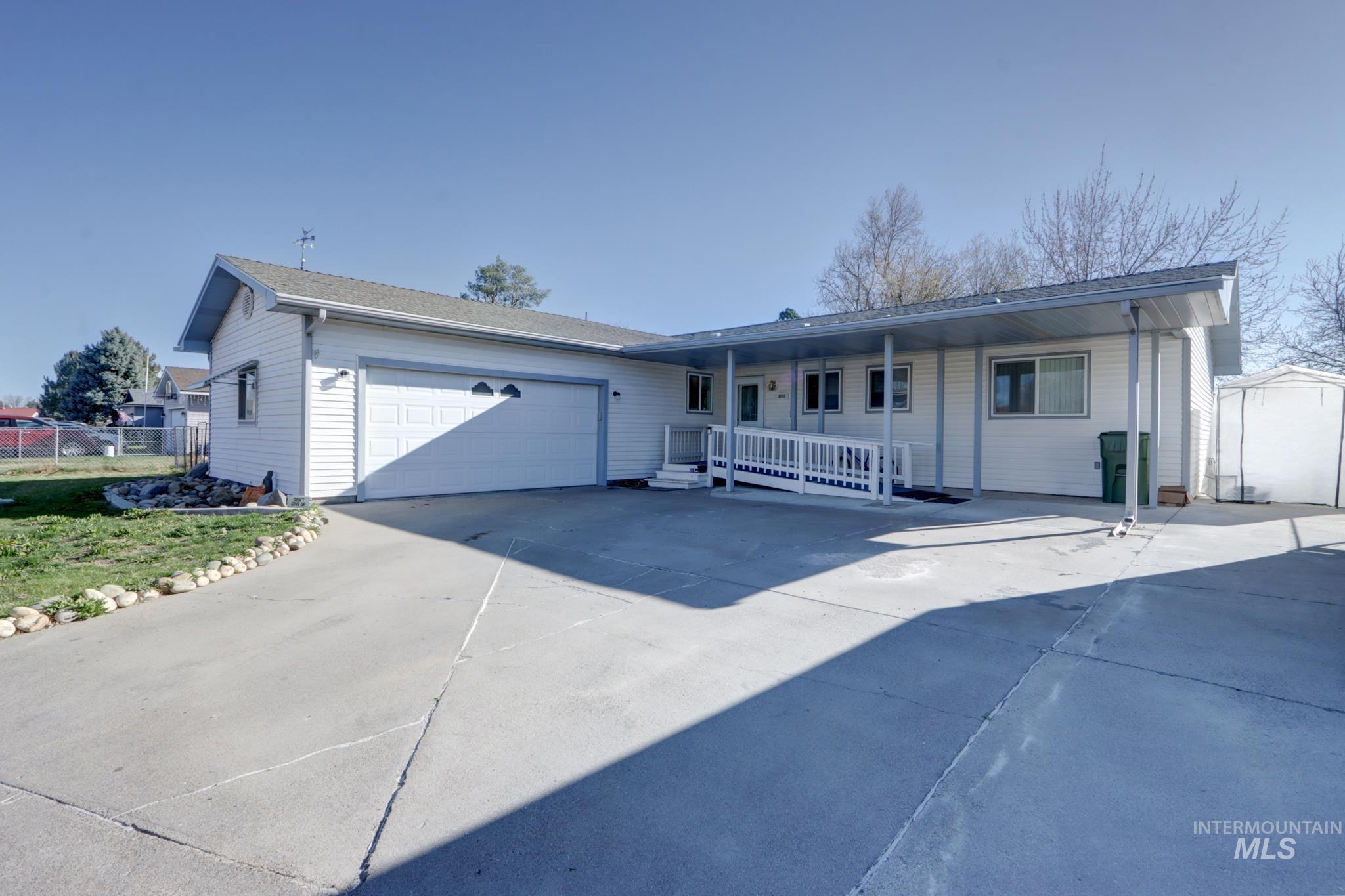 1302 SW 12th St, Ontario, Oregon 97914, 3 Bedrooms, 2 Bathrooms, Residential For Sale, Price $309,000, 98979744