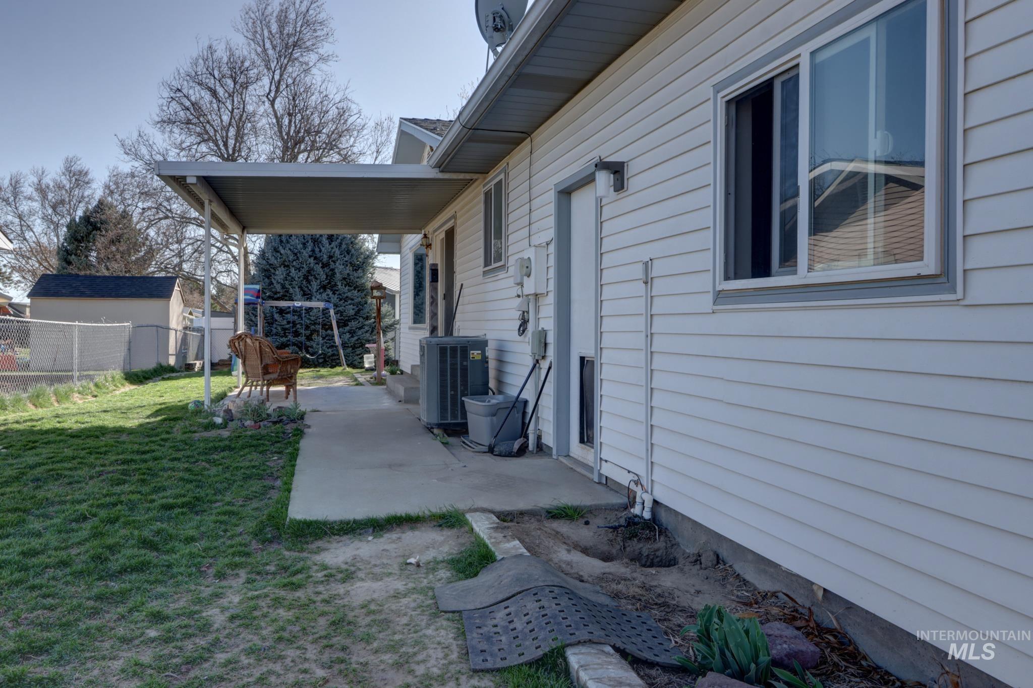 1302 SW 12th St, Ontario, Oregon 97914, 3 Bedrooms, 2 Bathrooms, Residential For Sale, Price $309,000, 98979744