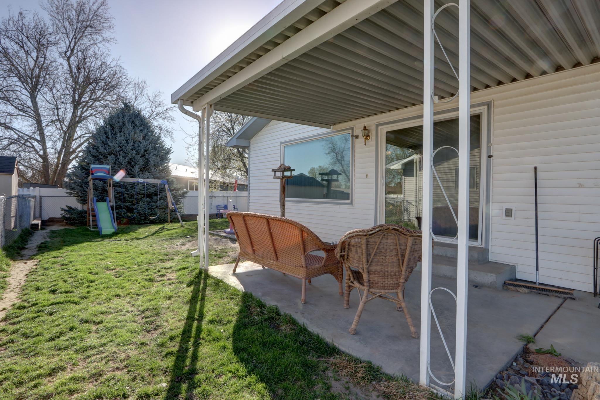 1302 SW 12th St, Ontario, Oregon 97914, 3 Bedrooms, 2 Bathrooms, Residential For Sale, Price $309,000, 98979744