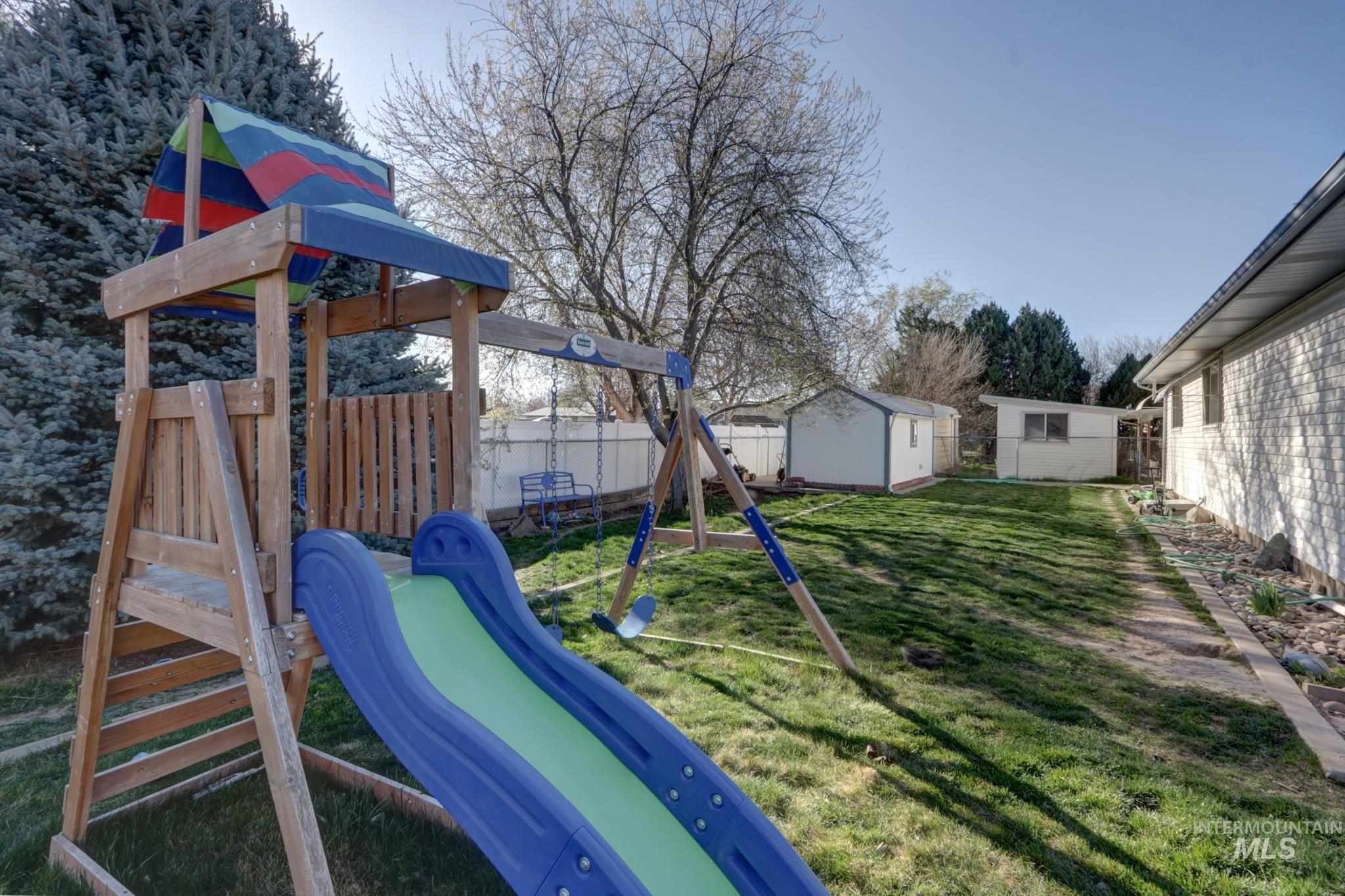 1302 SW 12th St, Ontario, Oregon 97914, 3 Bedrooms, 2 Bathrooms, Residential For Sale, Price $309,000, 98979744