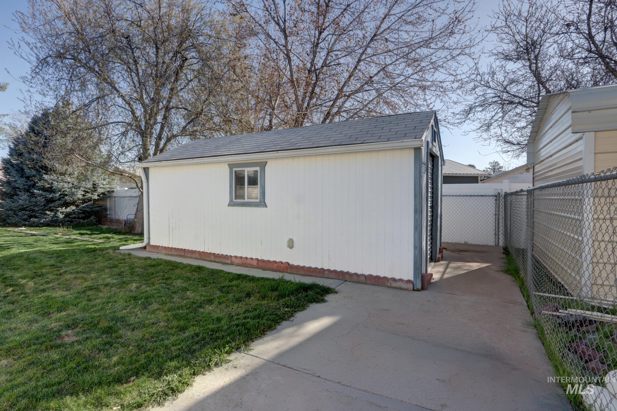 1302 SW 12th St, Ontario, Oregon 97914, 3 Bedrooms, 2 Bathrooms, Residential For Sale, Price $309,000, 98979744