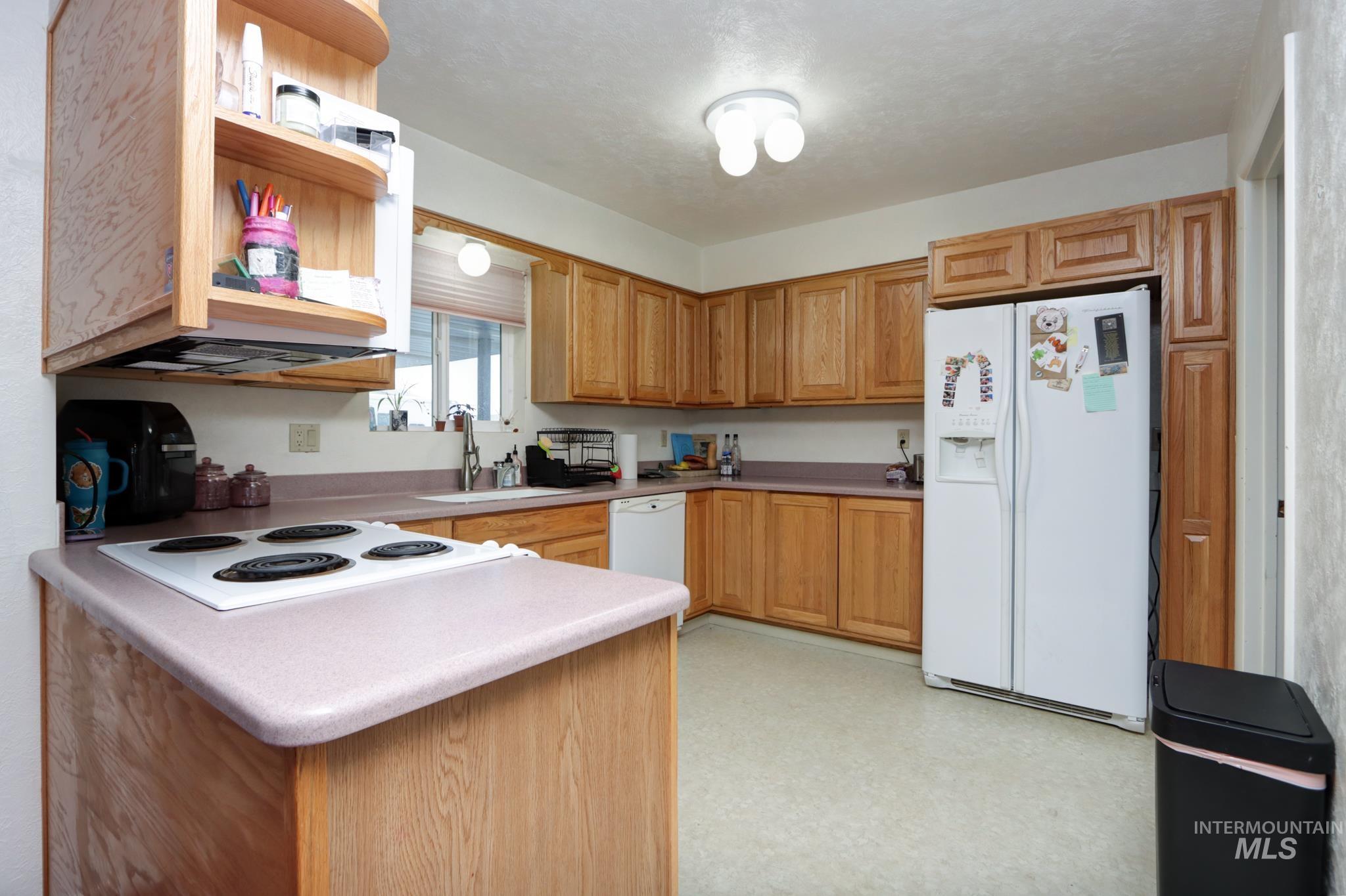 1302 SW 12th St, Ontario, Oregon 97914, 3 Bedrooms, 2 Bathrooms, Residential For Sale, Price $309,000, 98979744