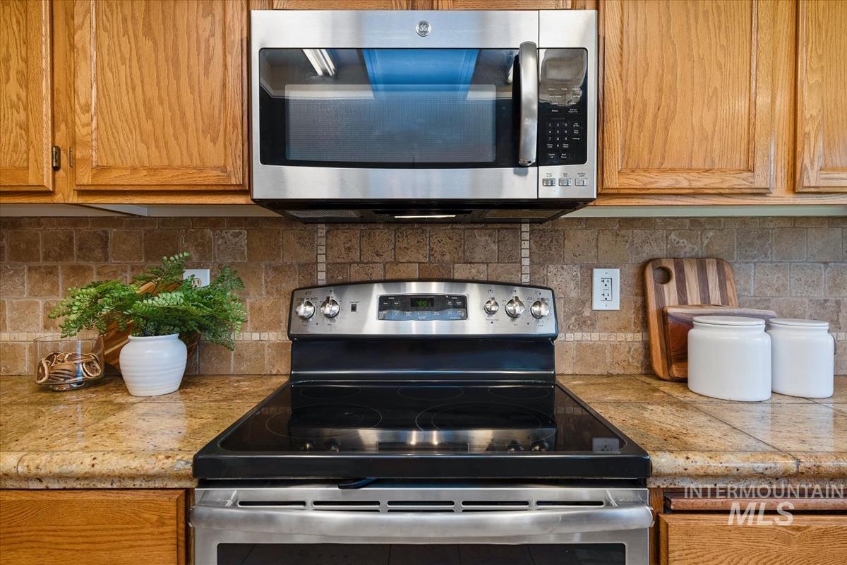 9288 W Holt St, Boise, Idaho 83704, 3 Bedrooms, 2 Bathrooms, Residential For Sale, Price $425,000, 98979748