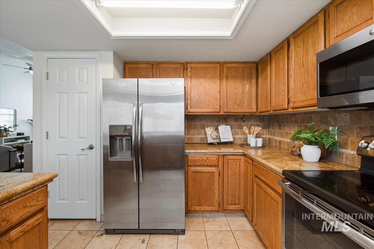 9288 W Holt St, Boise, Idaho 83704, 3 Bedrooms, 2 Bathrooms, Residential For Sale, Price $425,000, 98979748