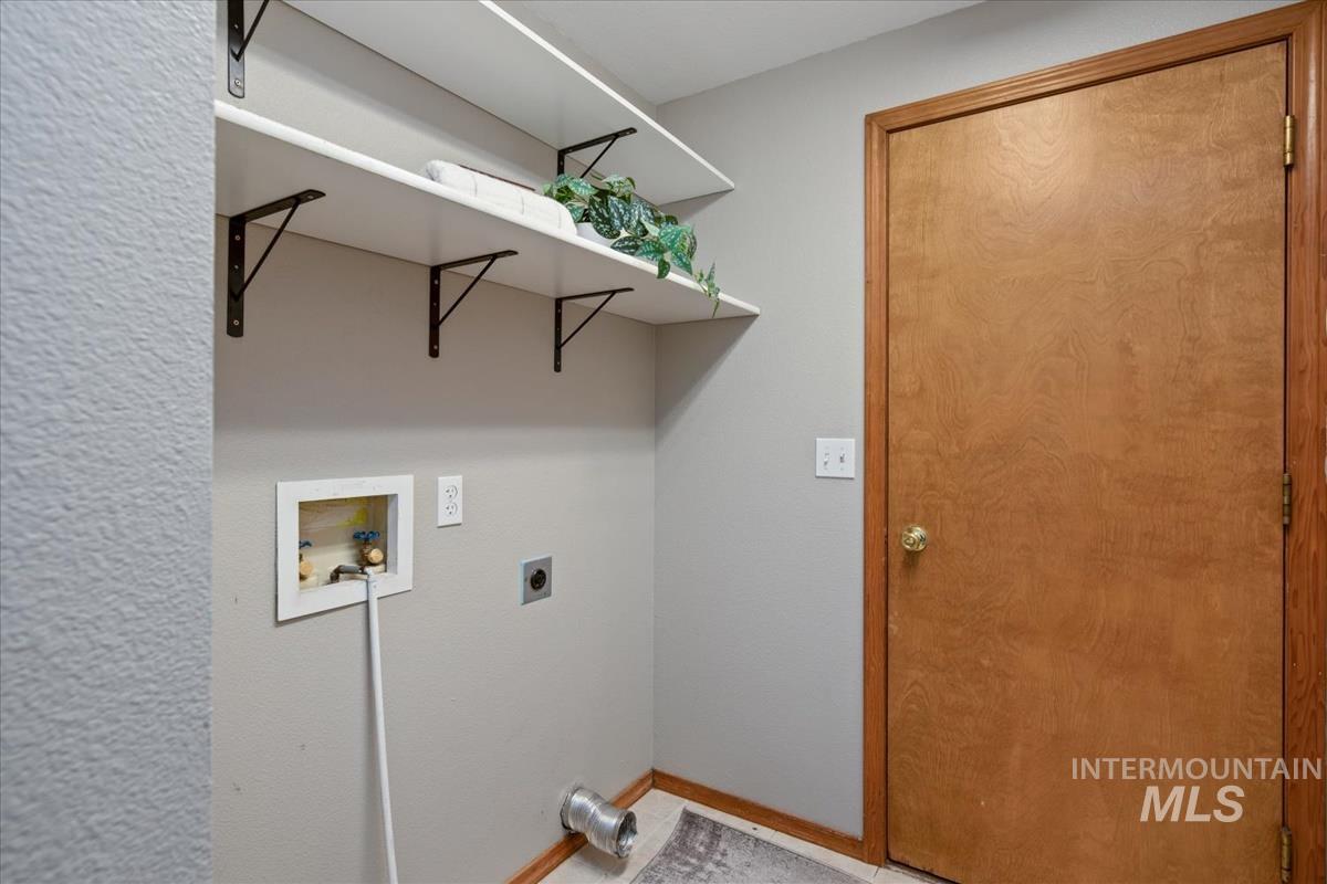 9288 W Holt St, Boise, Idaho 83704, 3 Bedrooms, 2 Bathrooms, Residential For Sale, Price $425,000, 98979748