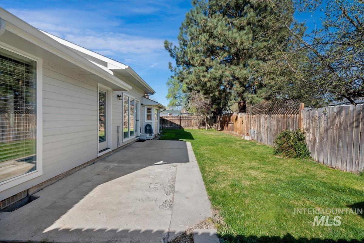 9288 W Holt St, Boise, Idaho 83704, 3 Bedrooms, 2 Bathrooms, Residential For Sale, Price $425,000, 98979748
