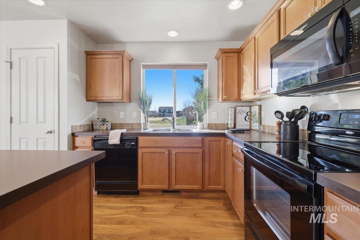 17764 Quiet Springs Ave, Nampa, Idaho 83687, 3 Bedrooms, 2 Bathrooms, Residential For Sale, Price $409,900, 98979762