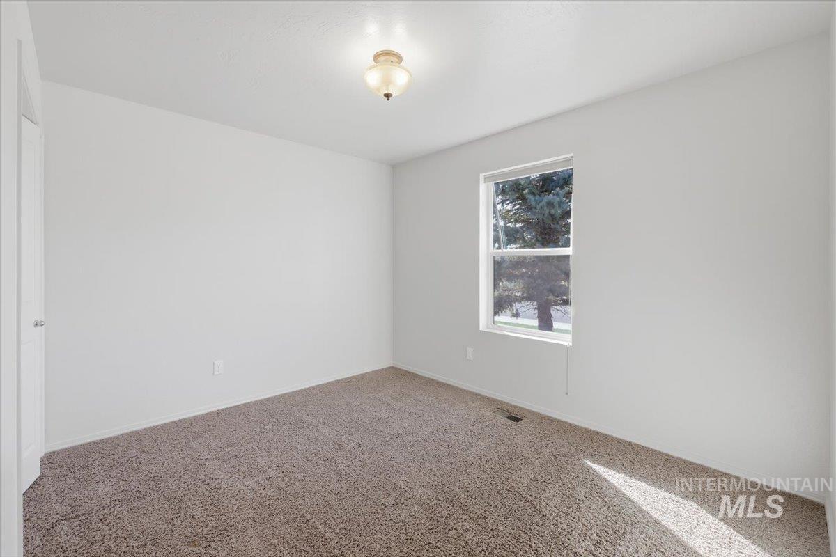 17764 Quiet Springs Ave, Nampa, Idaho 83687, 3 Bedrooms, 2 Bathrooms, Residential For Sale, Price $409,900, 98979762