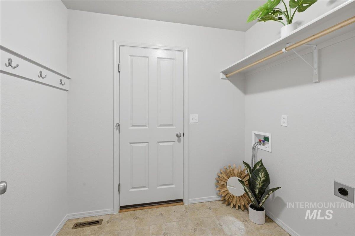 17764 Quiet Springs Ave, Nampa, Idaho 83687, 3 Bedrooms, 2 Bathrooms, Residential For Sale, Price $409,900, 98979762