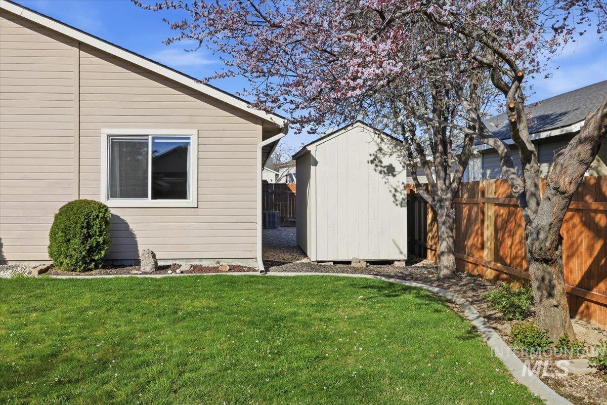 17764 Quiet Springs Ave, Nampa, Idaho 83687, 3 Bedrooms, 2 Bathrooms, Residential For Sale, Price $409,900, 98979762