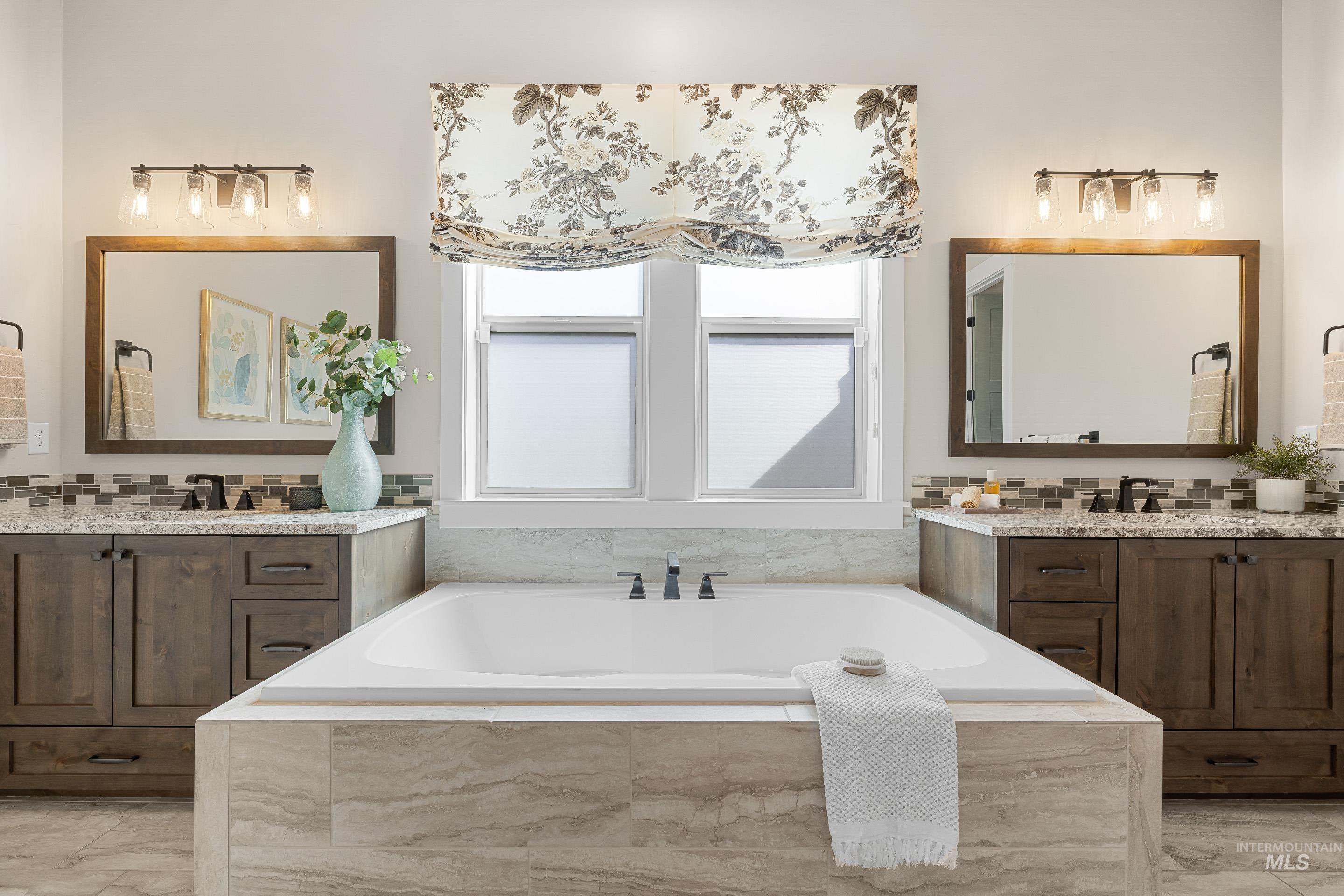 8368 W Sparks Lake Dr., Boise, Idaho 83714, 3 Bedrooms, 2.5 Bathrooms, Residential For Sale, Price $998,000, 98979770