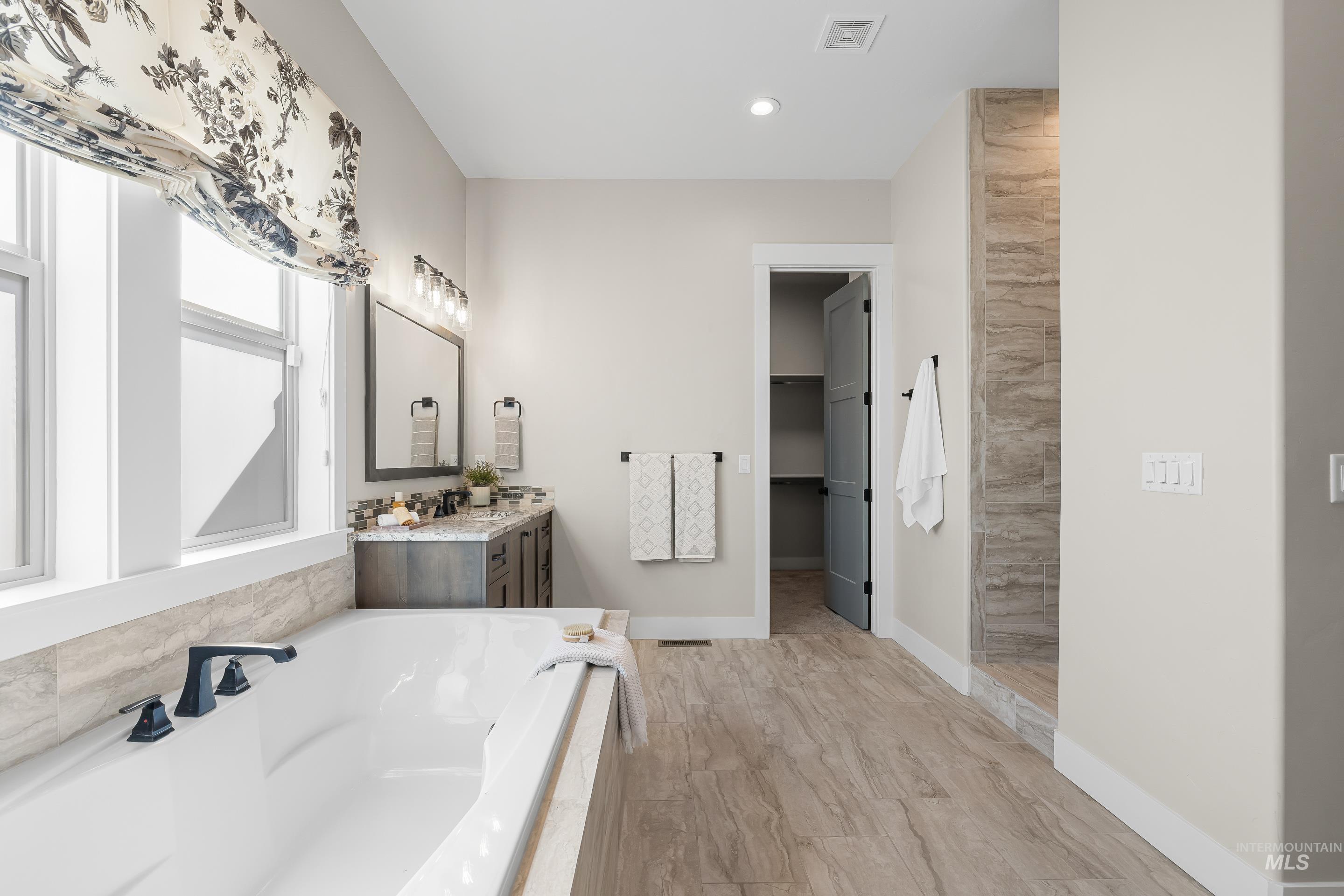 8368 W Sparks Lake Dr., Boise, Idaho 83714, 3 Bedrooms, 2.5 Bathrooms, Residential For Sale, Price $998,000, 98979770