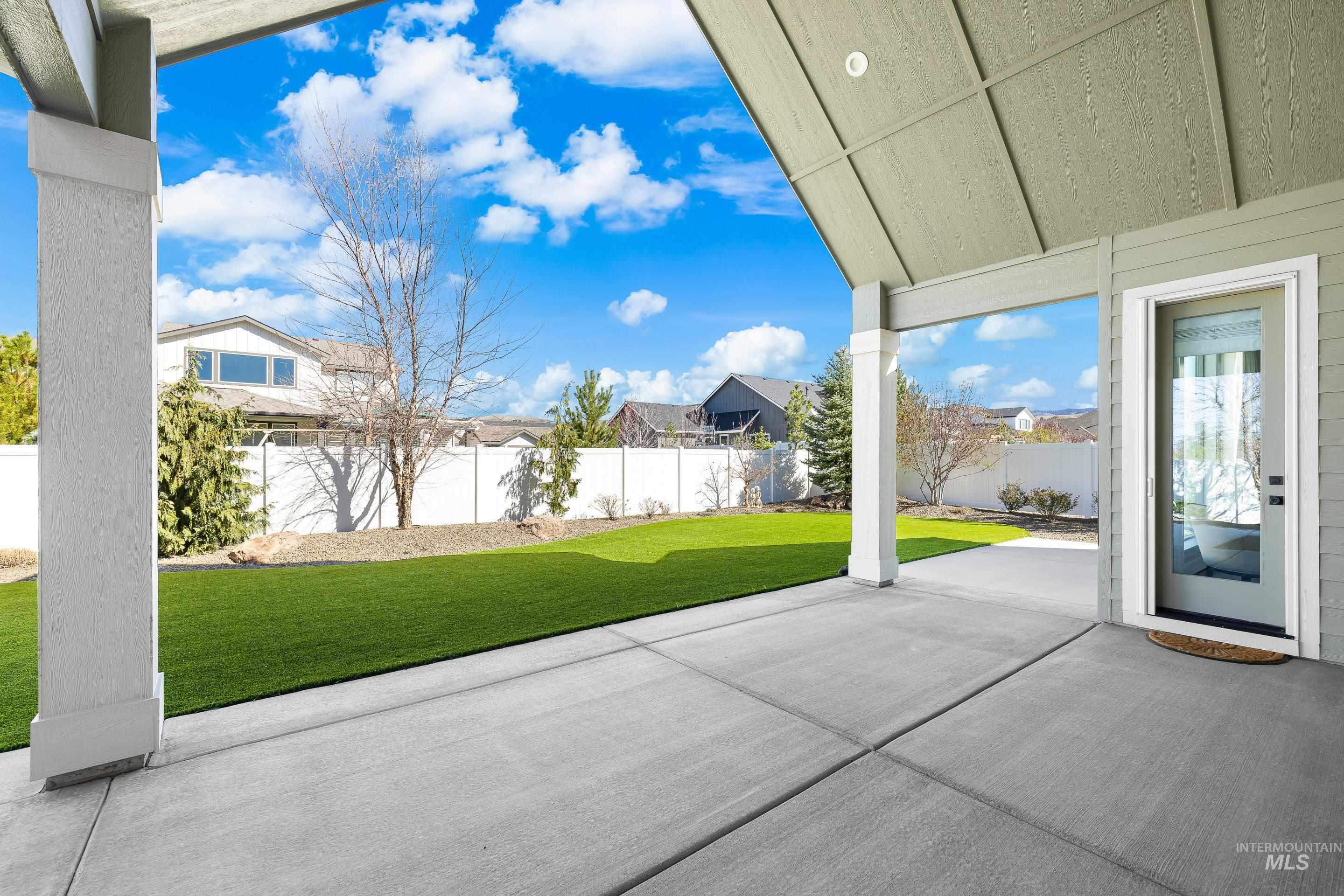 8368 W Sparks Lake Dr., Boise, Idaho 83714, 3 Bedrooms, 2.5 Bathrooms, Residential For Sale, Price $998,000, 98979770