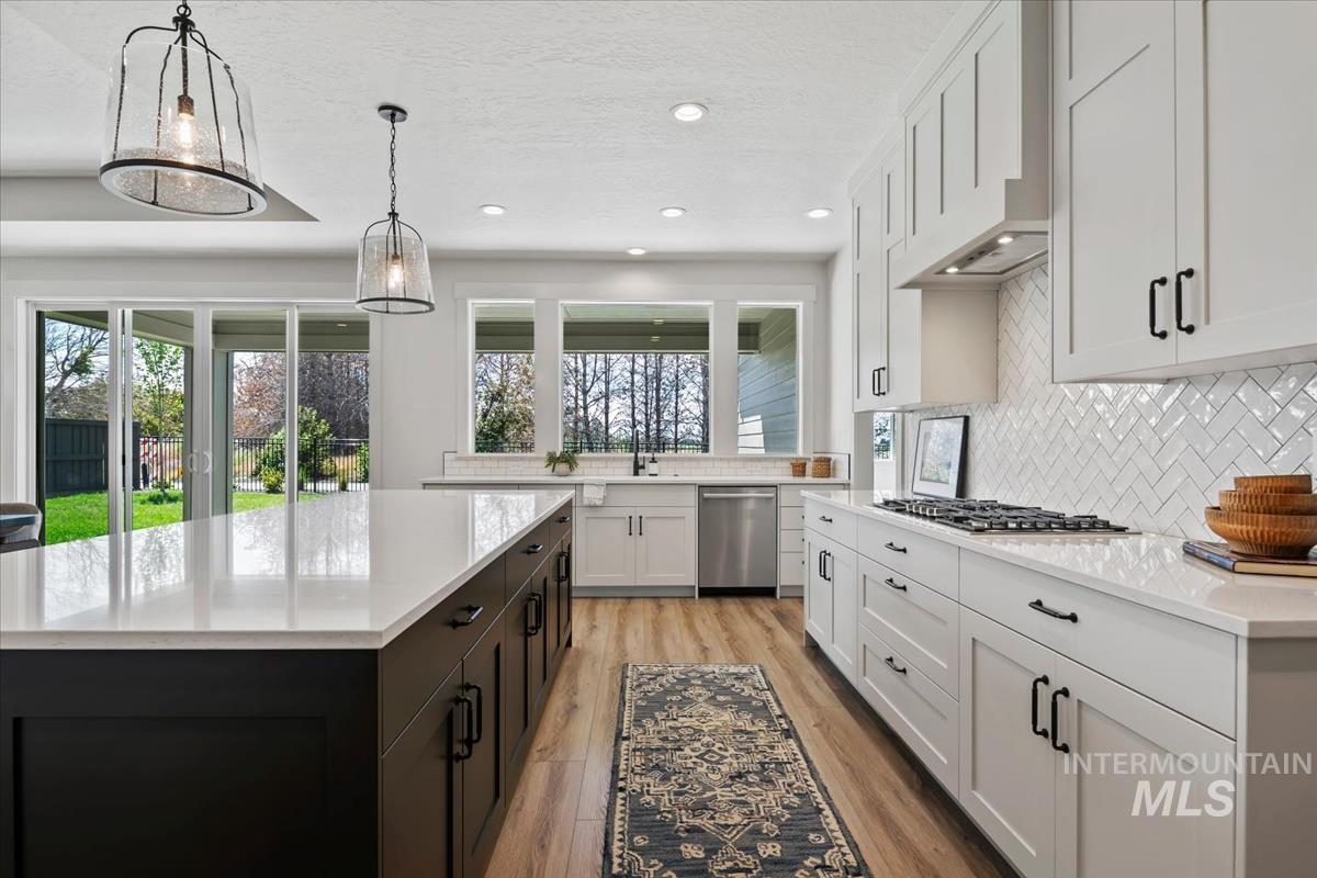 2653 E Cavern Dr., Meridian, Idaho 83642, 3 Bedrooms, 3.5 Bathrooms, Residential For Sale, Price $874,900, 98979772