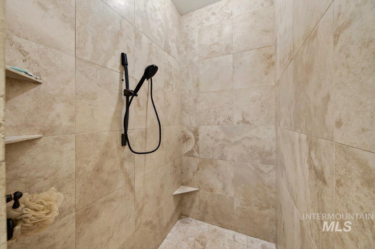 1013 E Rivers End Drive, Eagle, Idaho 83616-0000, 5 Bedrooms, 3.5 Bathrooms, Residential For Sale, Price $1,775,000,MLS 98979774