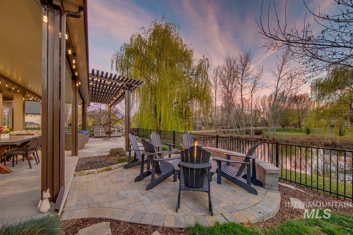 1013 E Rivers End Drive, Eagle, Idaho 83616-0000, 5 Bedrooms, 3.5 Bathrooms, Residential For Sale, Price $1,775,000,MLS 98979774