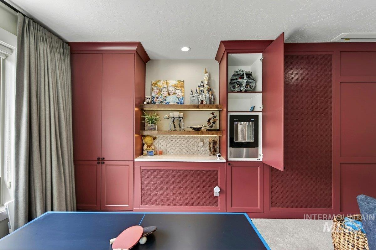 1013 E Rivers End Drive, Eagle, Idaho 83616-0000, 5 Bedrooms, 3.5 Bathrooms, Residential For Sale, Price $1,775,000,MLS 98979774