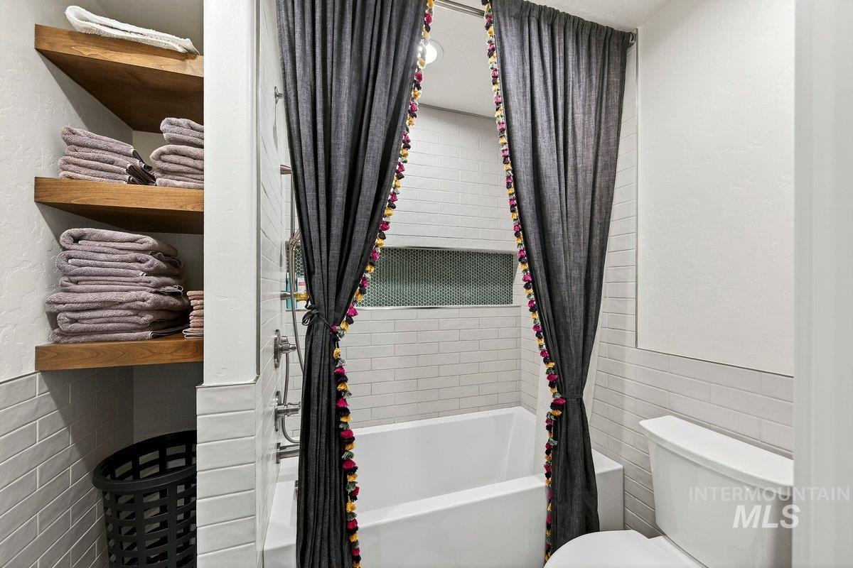 1013 E Rivers End Drive, Eagle, Idaho 83616-0000, 5 Bedrooms, 3.5 Bathrooms, Residential For Sale, Price $1,775,000,MLS 98979774